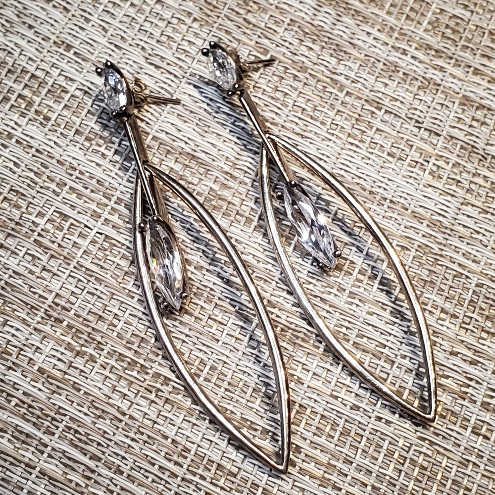 Silver drop earrings with zircon stones